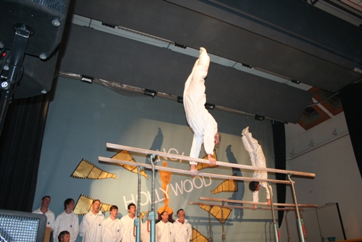 Spektakuläre Vorführungen am Schauturnen der turnenden Vereine Engi chraenzli2010