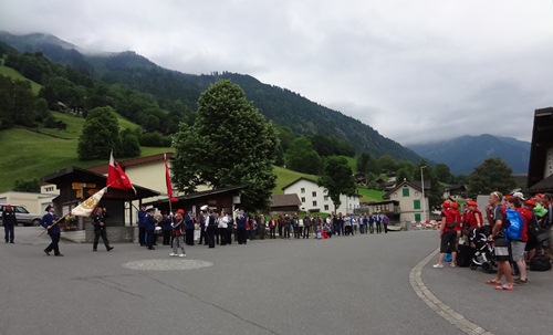 Empfang durch die Dorfvereine und die Bevölkerung in Engi 13 turnfest-empfang